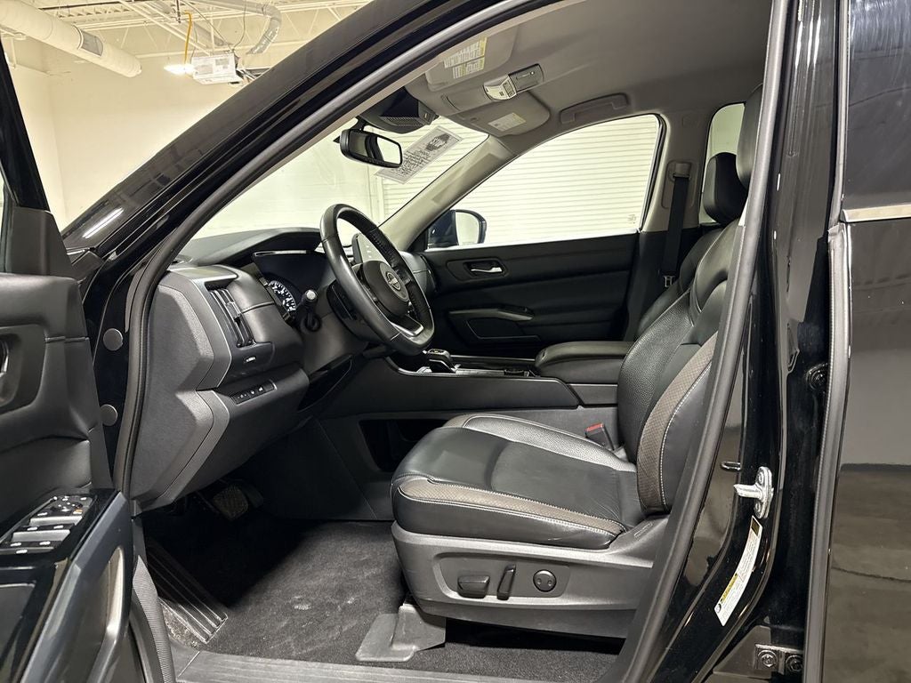 2022 Nissan Pathfinder SL