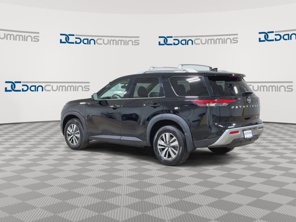 2022 Nissan Pathfinder SL