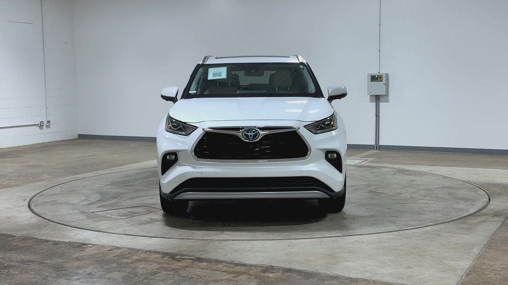 2023 Toyota Highlander Hybrid Platinum