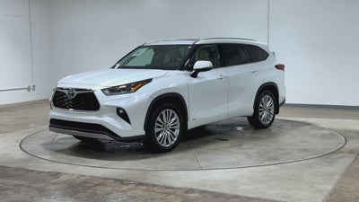 2023 Toyota Highlander Hybrid Platinum