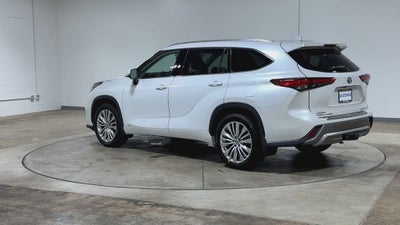 2023 Toyota Highlander Hybrid Platinum