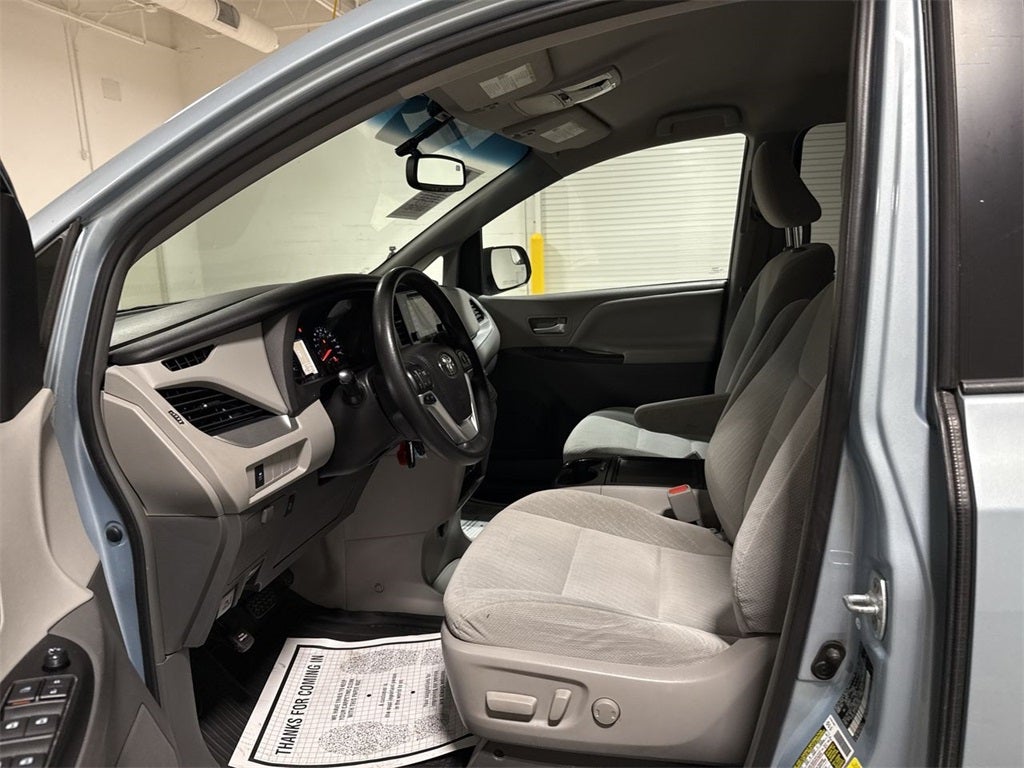 2016 Toyota Sienna L