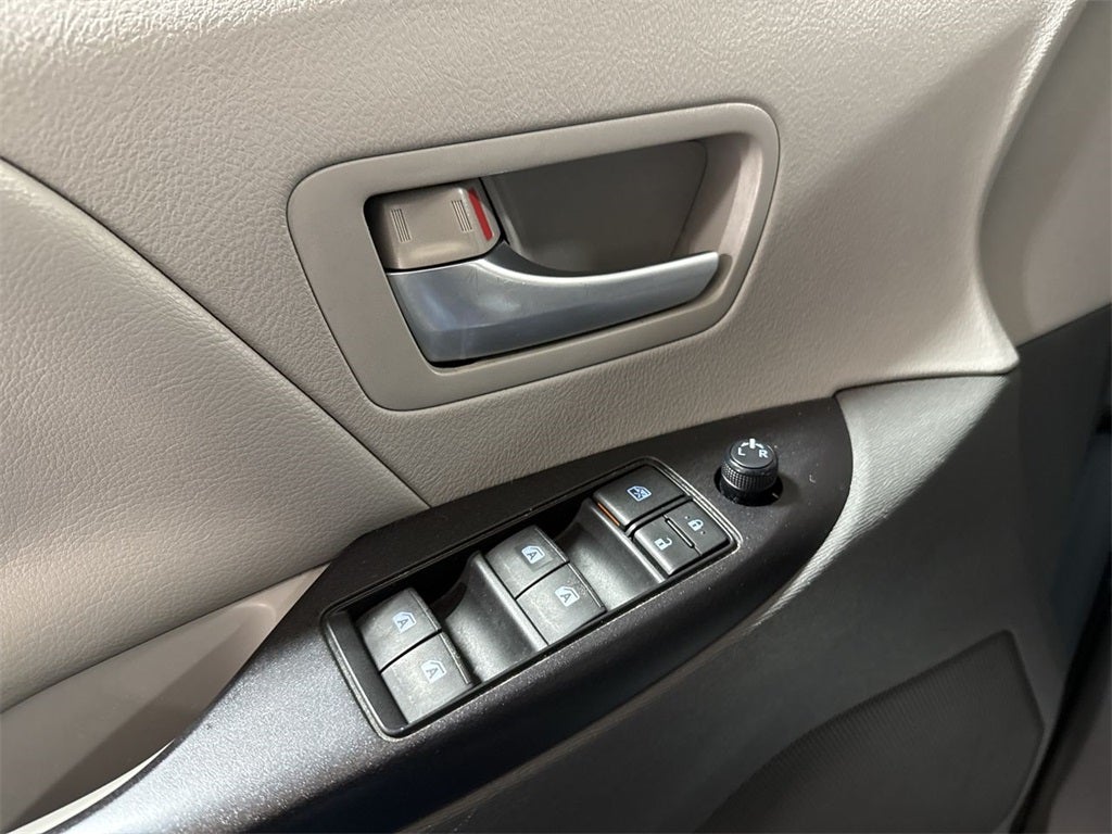 2016 Toyota Sienna L