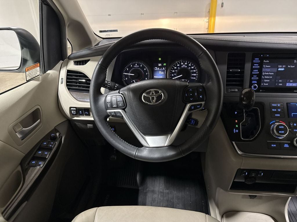 2018 Toyota Sienna XLE