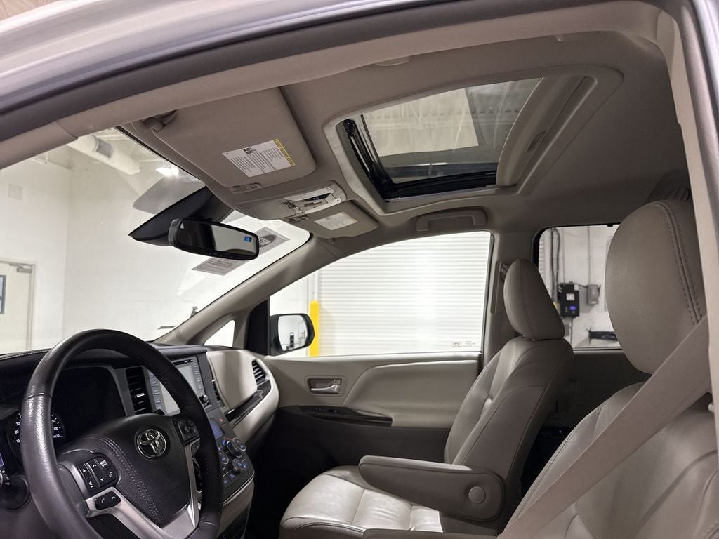 2018 Toyota Sienna XLE