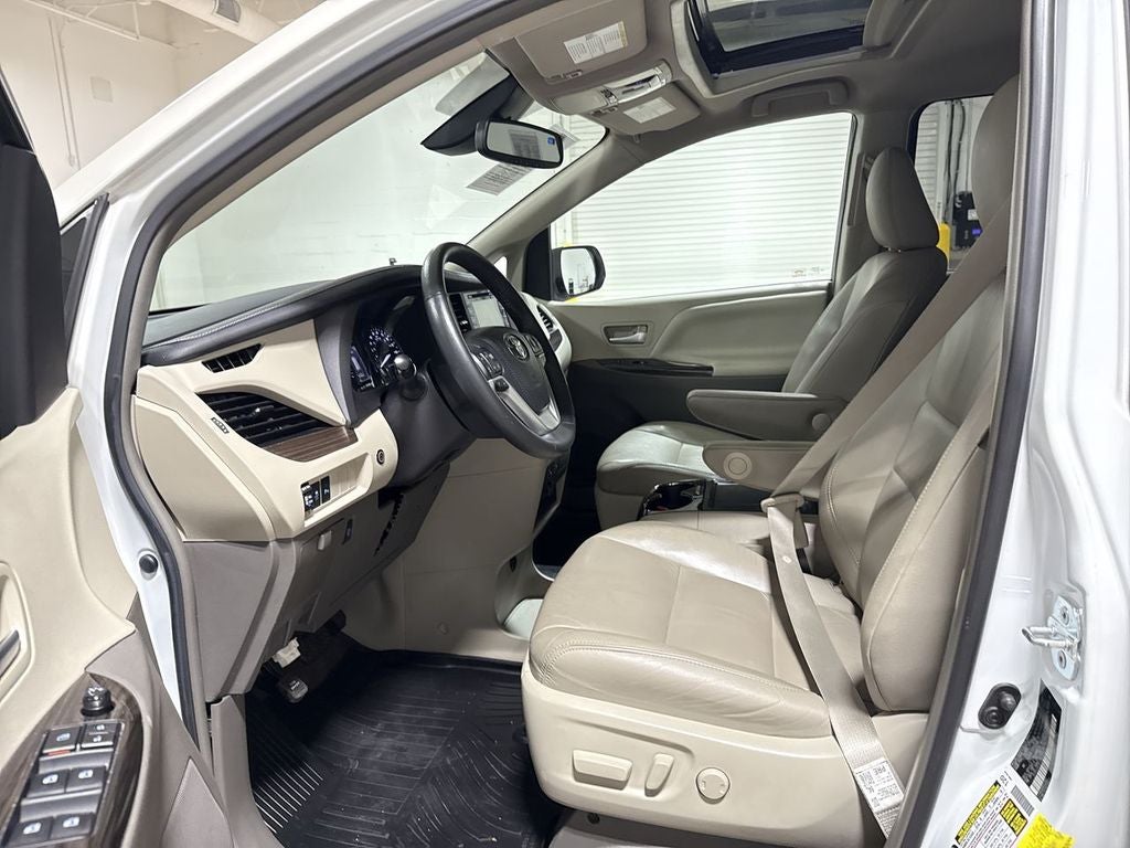 2018 Toyota Sienna XLE