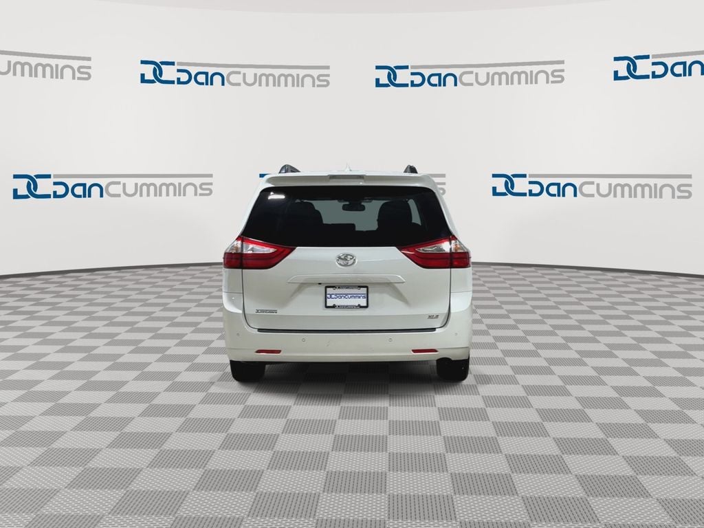2018 Toyota Sienna XLE
