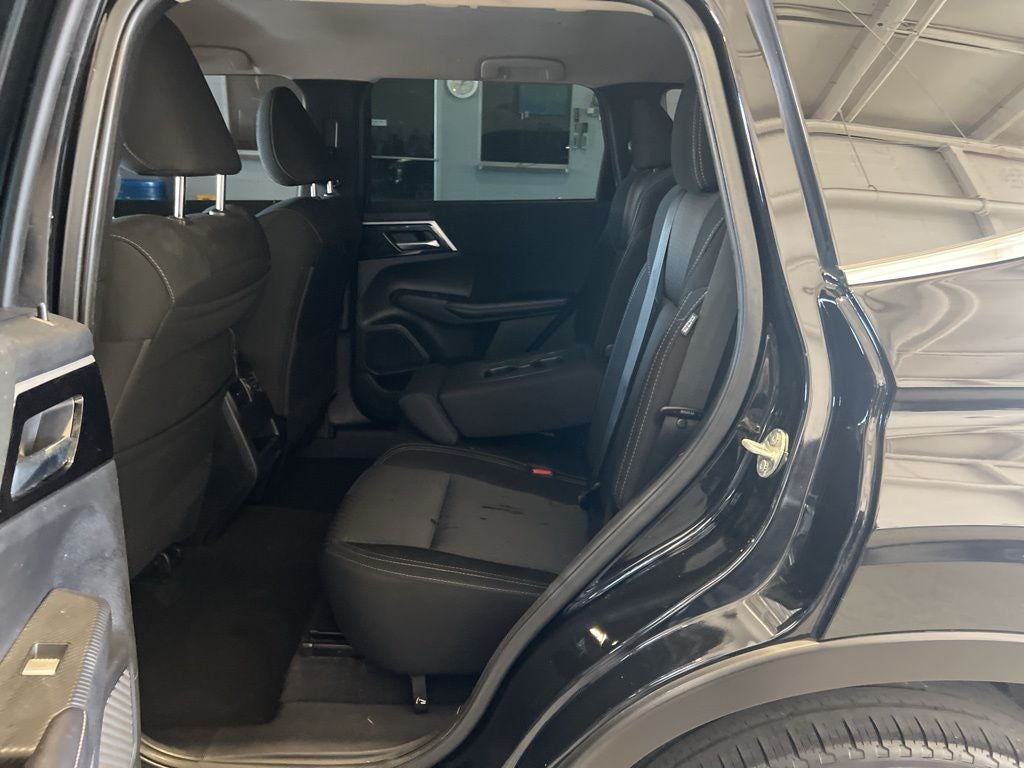 2022 Mitsubishi Outlander ES