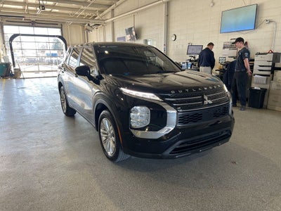 2022 Mitsubishi Outlander ES
