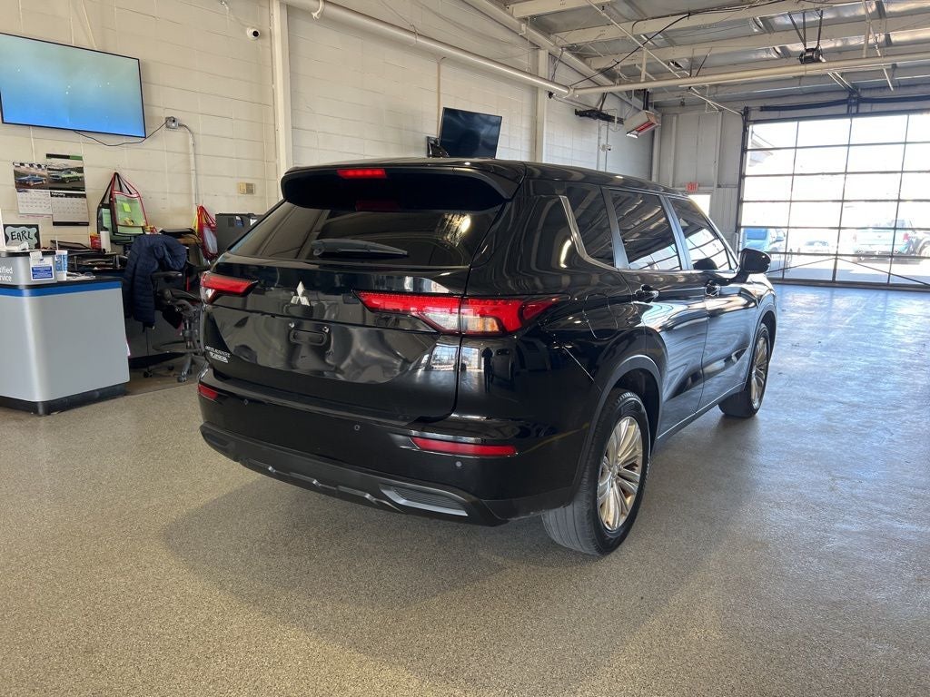 2022 Mitsubishi Outlander ES