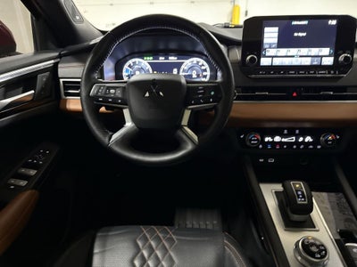 2024 Mitsubishi Outlander Base