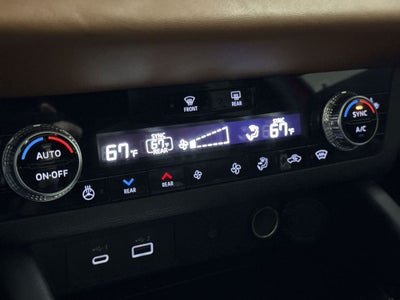 2024 Mitsubishi Outlander Base