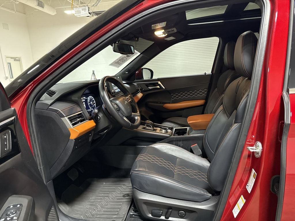 2024 Mitsubishi Outlander Base