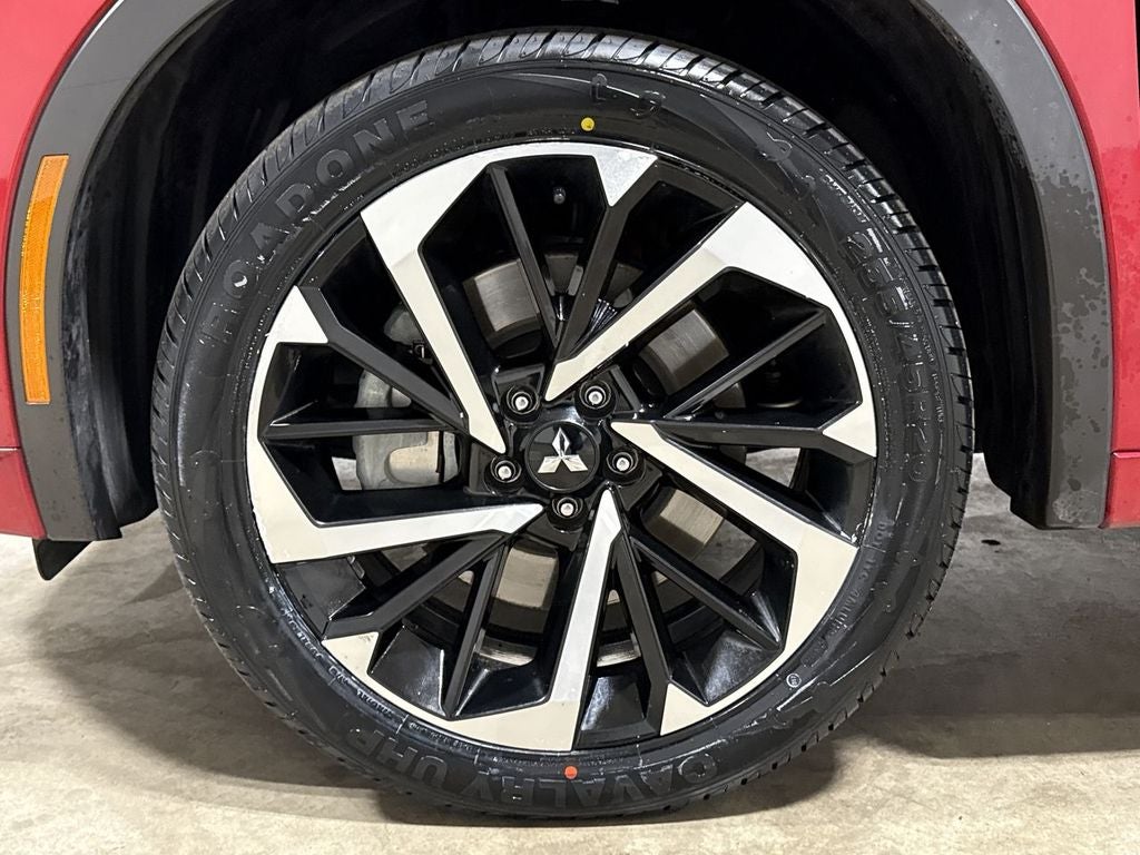 2024 Mitsubishi Outlander Base