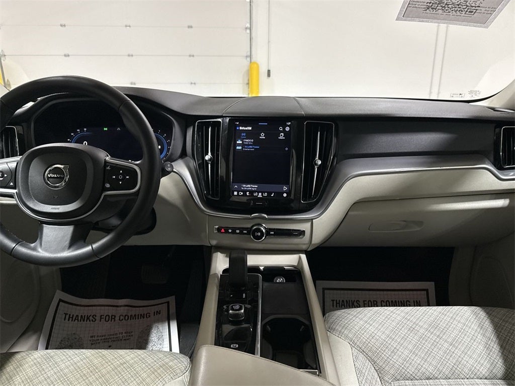 2022 Volvo XC60 B5 Momentum