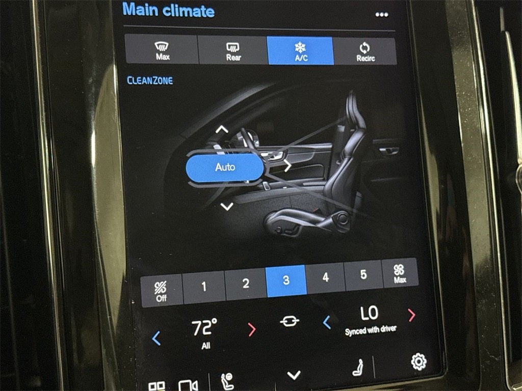 2022 Volvo XC60 B5 Momentum