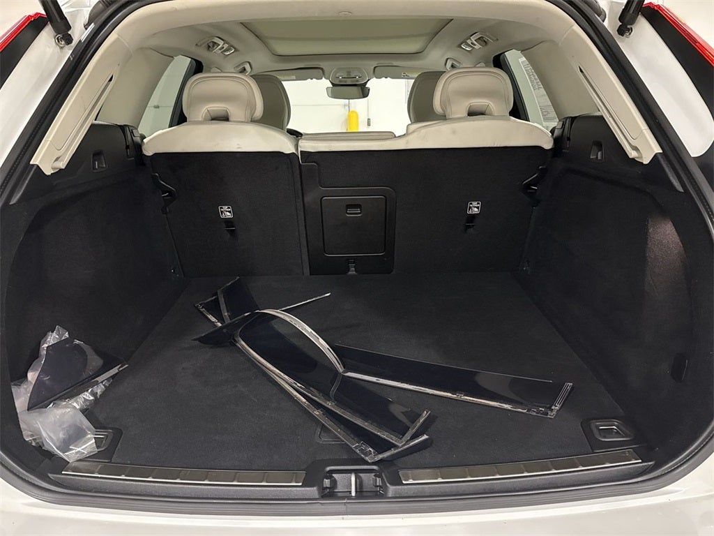 2022 Volvo XC60 B5 Momentum