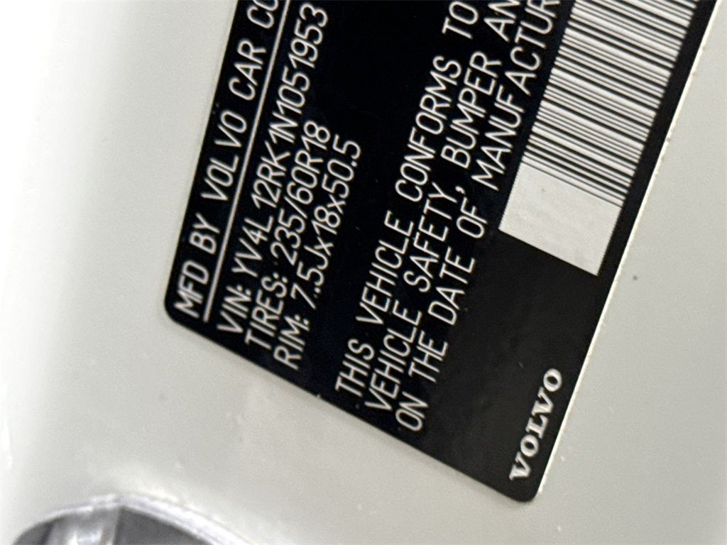 2022 Volvo XC60 B5 Momentum