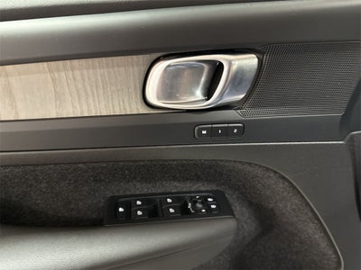 2024 Volvo XC40 B5 Plus Bright Theme