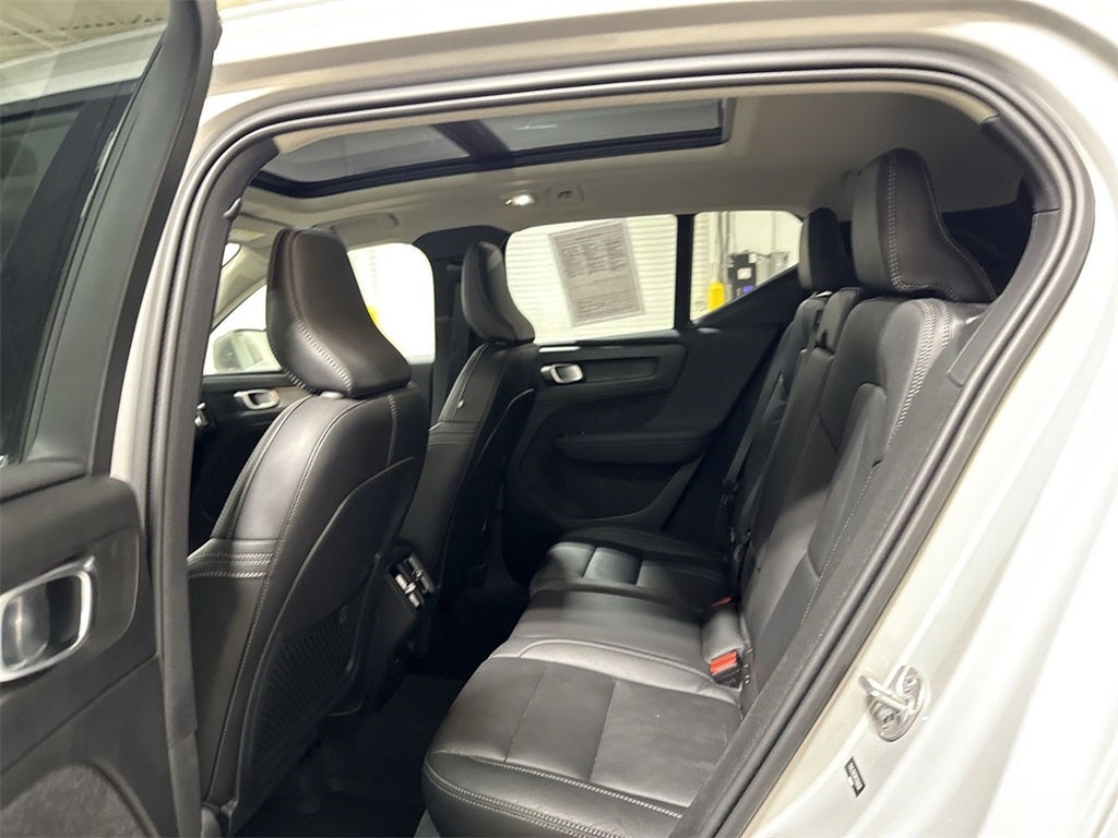 2024 Volvo XC40 B5 Plus Bright Theme