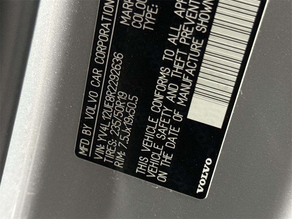 2024 Volvo XC40 B5 Plus Bright Theme