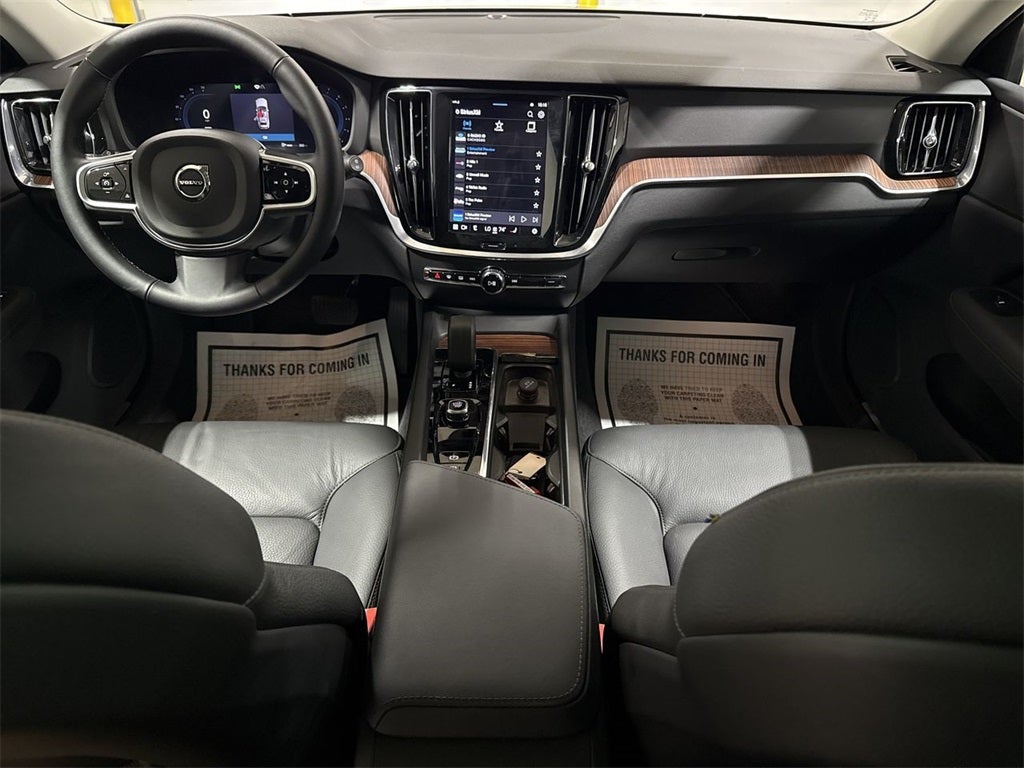 2025 Volvo V60 Cross Country B5 Plus