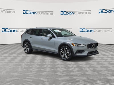 2025 Volvo V60 Cross Country B5 Plus