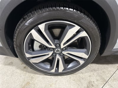 2025 Volvo V60 Cross Country B5 Plus