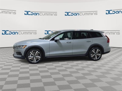 2025 Volvo V60 Cross Country B5 Plus