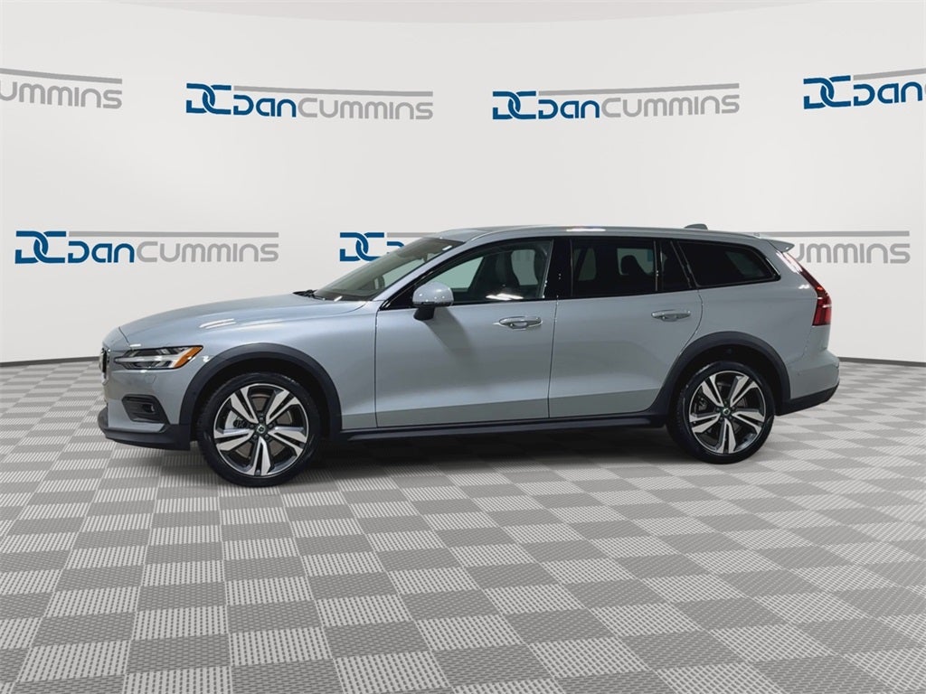 2025 Volvo V60 Cross Country B5 Plus