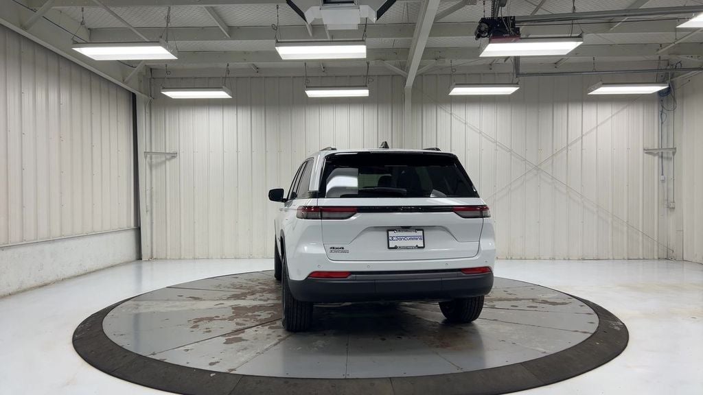 2026 Jeep Grand Cherokee Laredo