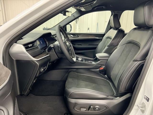 2026 Jeep Grand Cherokee Altitude