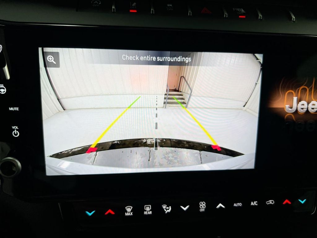 2026 Jeep Grand Cherokee Laredo