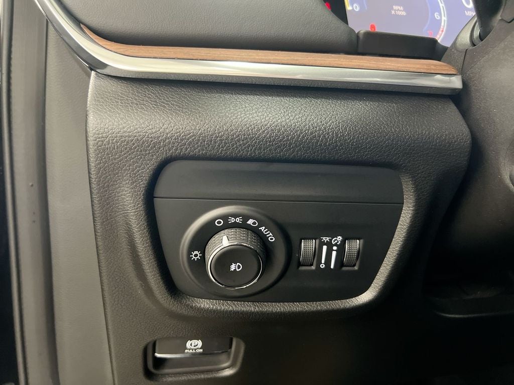 2023 Jeep Grand Cherokee Summit