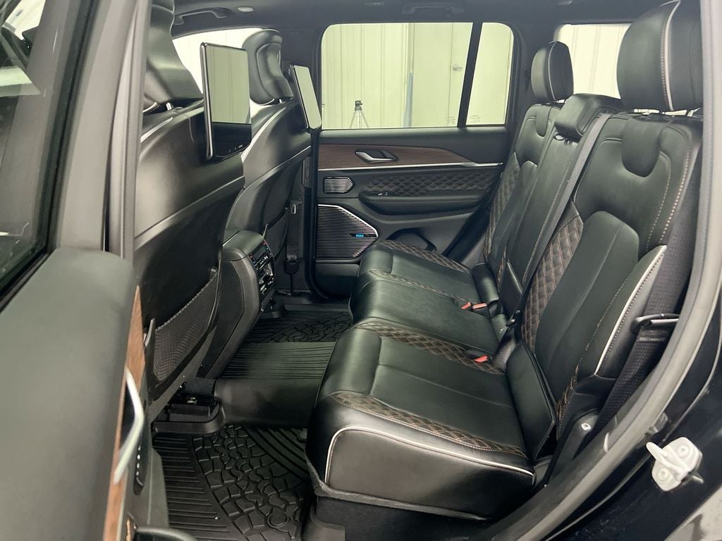 2023 Jeep Grand Cherokee Summit