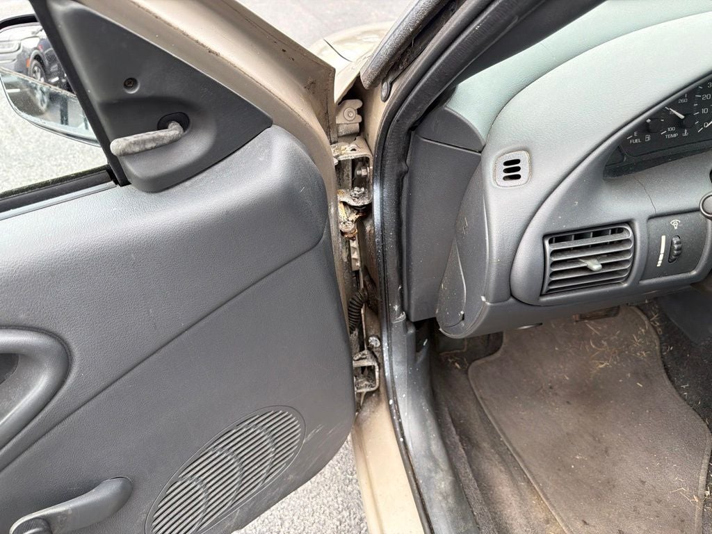 2004 Chevrolet Cavalier Base