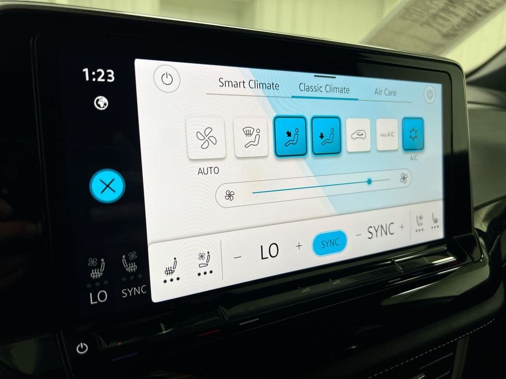 2025 Volkswagen Atlas Cross Sport 2.0T SE w/Technology