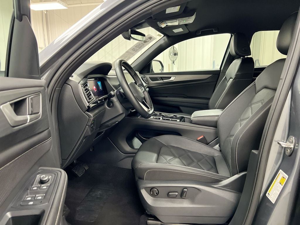 2025 Volkswagen Atlas Cross Sport 2.0T SE w/Technology