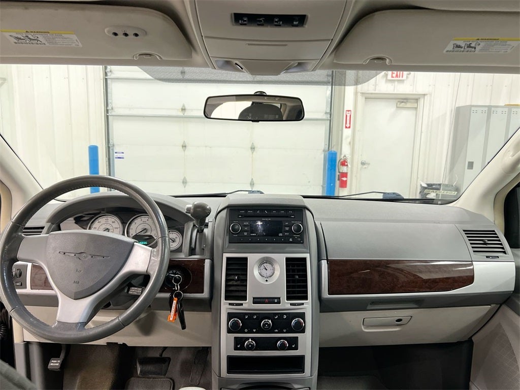 2010 Chrysler Town & Country Touring