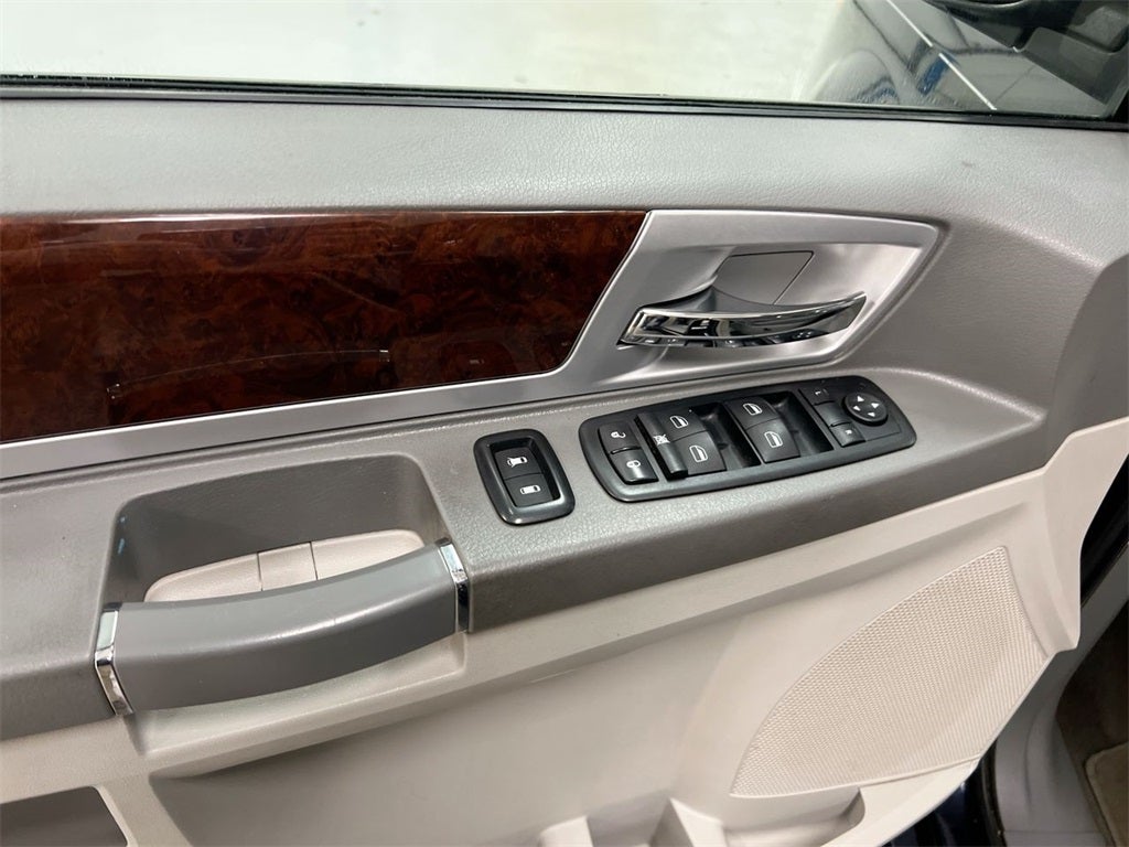 2010 Chrysler Town & Country Touring