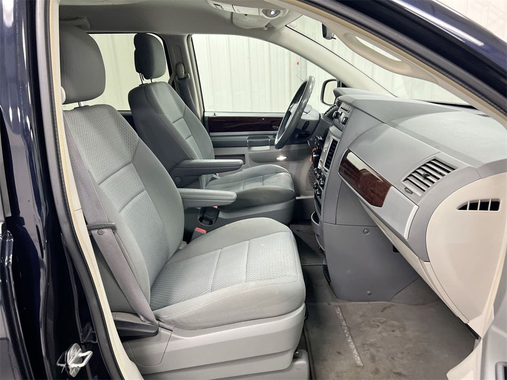 2010 Chrysler Town & Country Touring