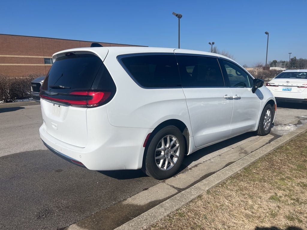 2025 Chrysler Pacifica Select
