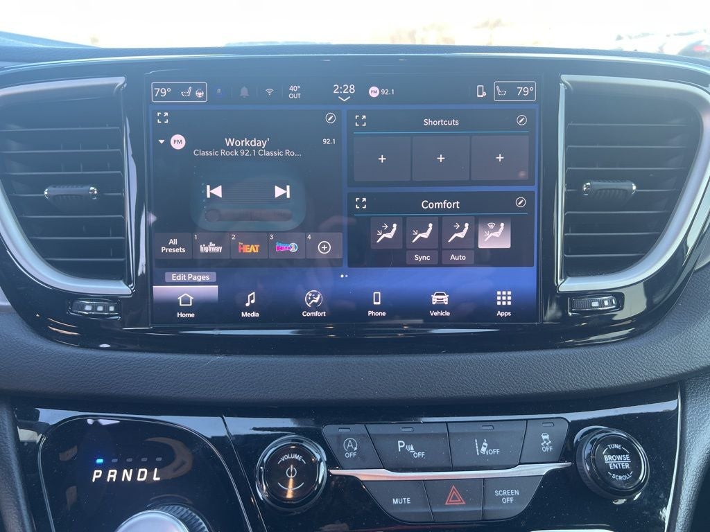 2025 Chrysler Pacifica Select