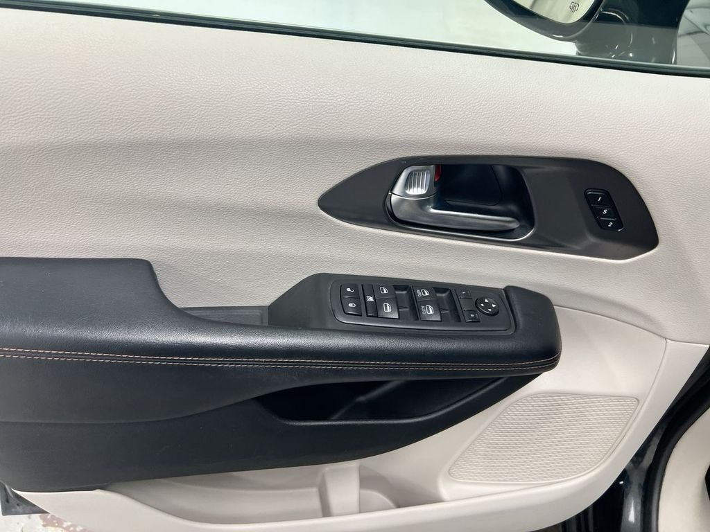 2020 Chrysler Pacifica Touring L