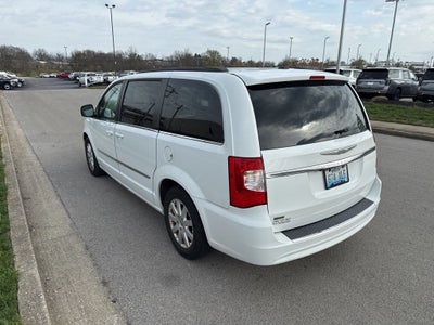2016 Chrysler Town & Country Touring