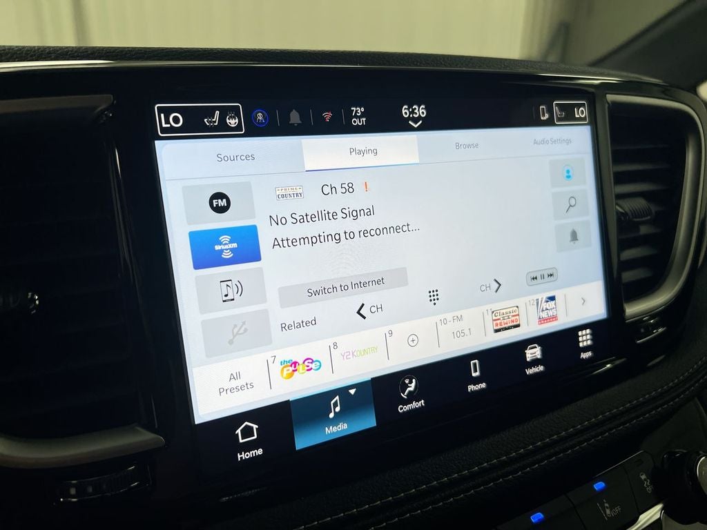 2026 Chrysler Pacifica Select