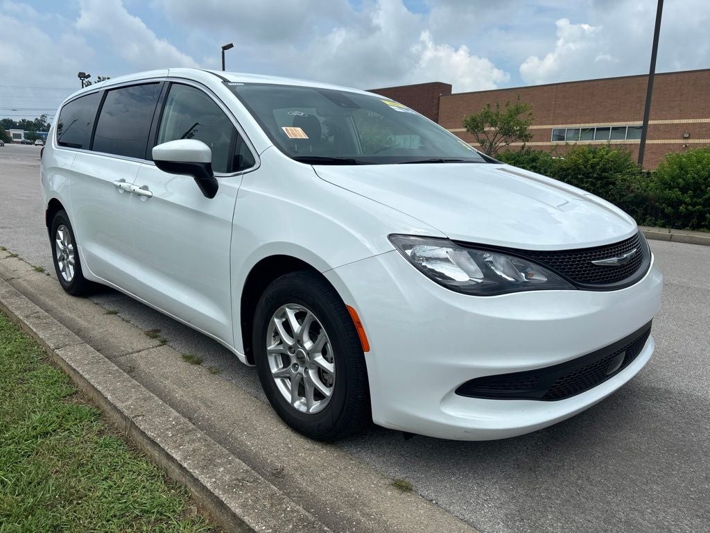 2023 Chrysler Voyager LX
