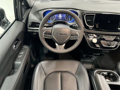 2025 Chrysler Voyager LX