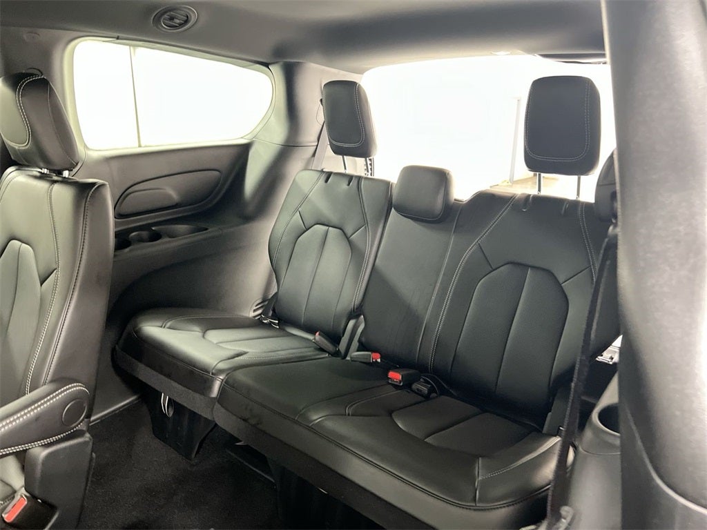 2025 Chrysler Voyager LX