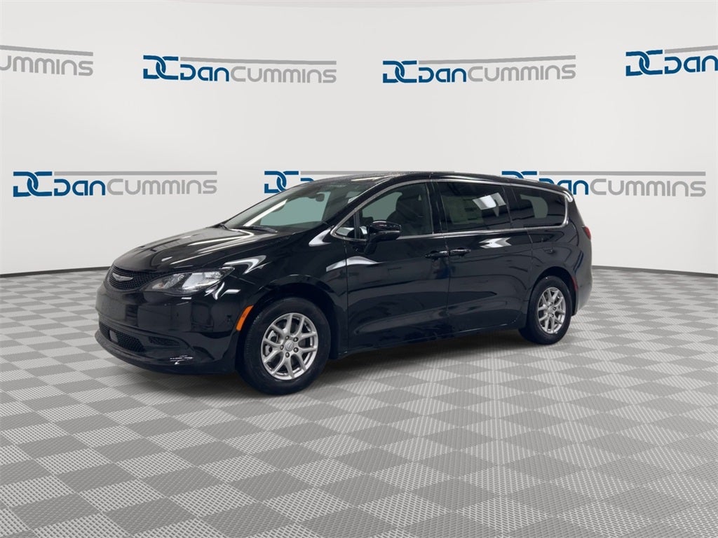 2025 Chrysler Voyager LX